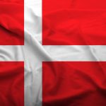 Det danske flag, der bølger i vinden
