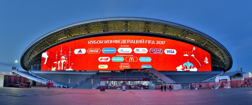 VM 2018-stadionet i Kazan set udefra om natten under Confederations Cup 2017