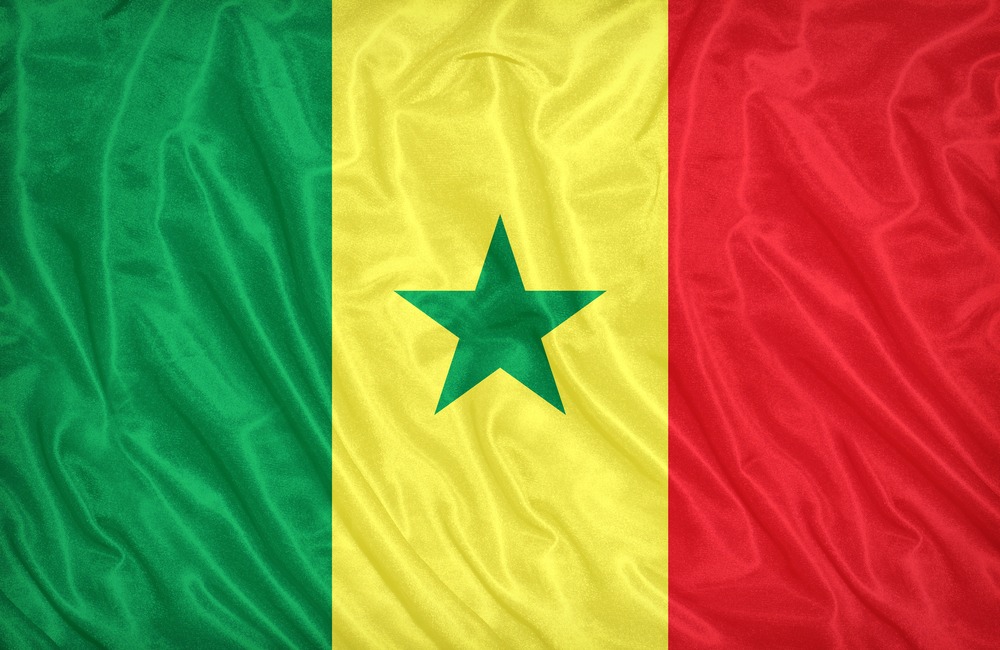 Det afrikanske land Senegals flag, der flagrer i vinden