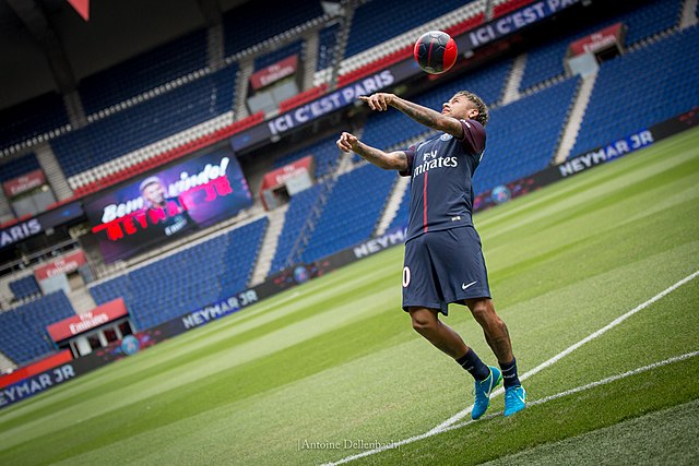 Den brasilianske fodboldspiller Neymar under sin præsentation i Ligue 1-klubben Paris Saint-Germain.